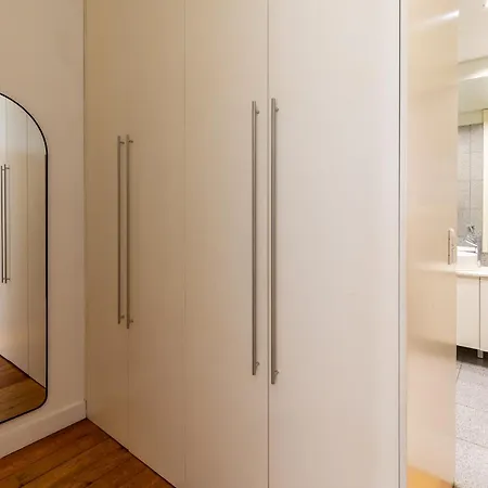 Elegant 2-bedroom In *