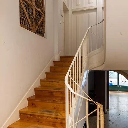 Elegant 2-bedroom In *